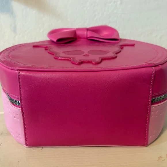 Monster High DRACULAURA Pink Bow Ribbon Crossbody Bag Purse - Picture 5 of 5